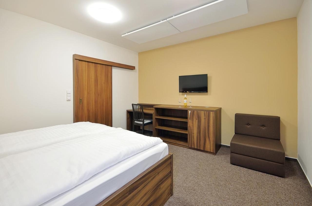 Penzion Kuzelna Hotel Trutnov Luaran gambar