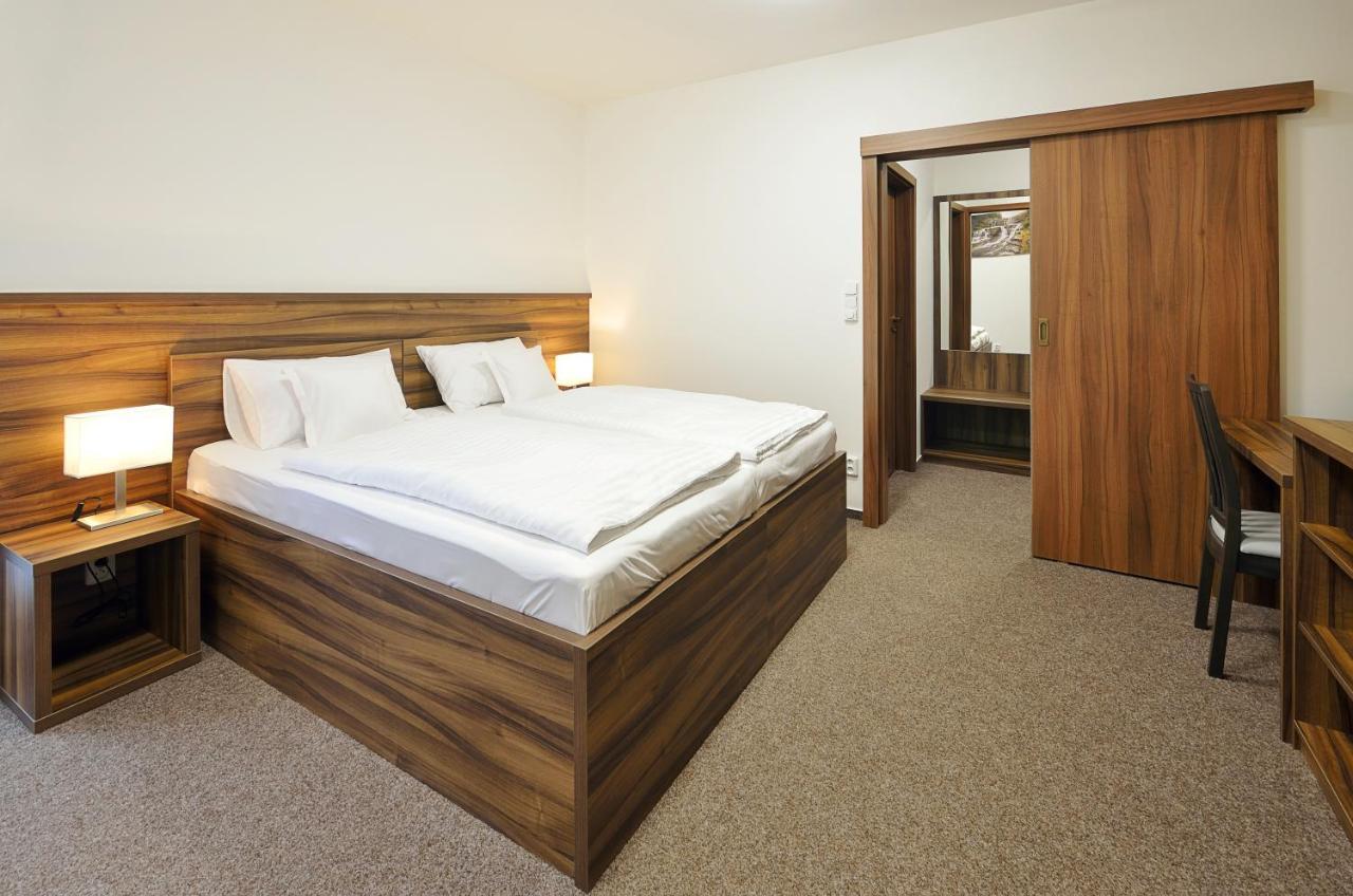 Penzion Kuzelna Hotel Trutnov Luaran gambar