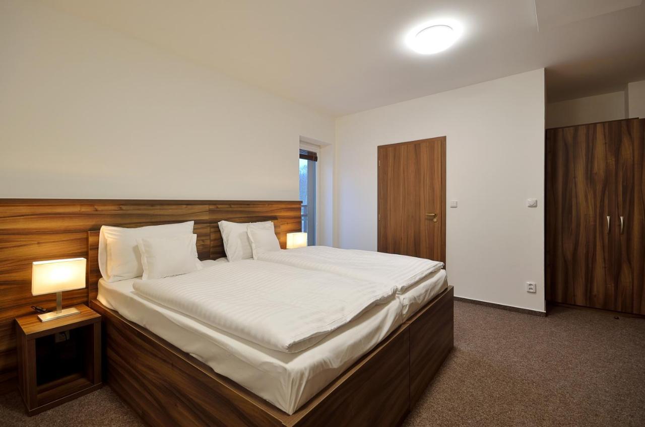 Penzion Kuzelna Hotel Trutnov Luaran gambar